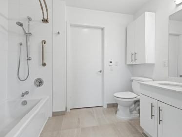 Primary Bathroom Photo of 405 2137 Chesterfield Avenue, North Vancouver, BC