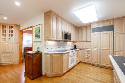 Basement Recreation Room Photo of 4651 Valley Road, North Vancouver, BC