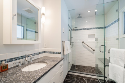 Hallway Photo of 4651 Valley Road, North Vancouver, BC