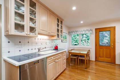 Office / Den Photo of 4651 Valley Road, North Vancouver, BC
