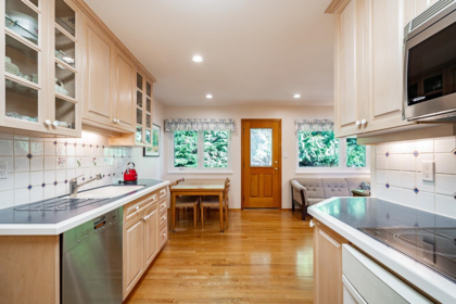 Powder Room Photo of 4651 Valley Road, North Vancouver, BC