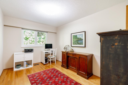 Staircase Photo of 4651 Valley Road, North Vancouver, BC
