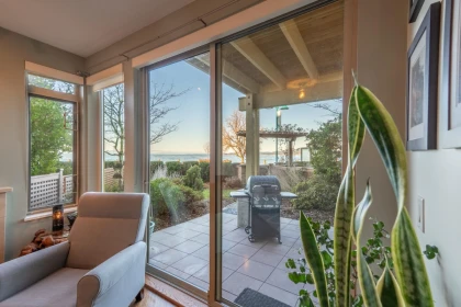 Entry Foyer Photo of 105 5160 Davis Bay Road, Sechelt, BC