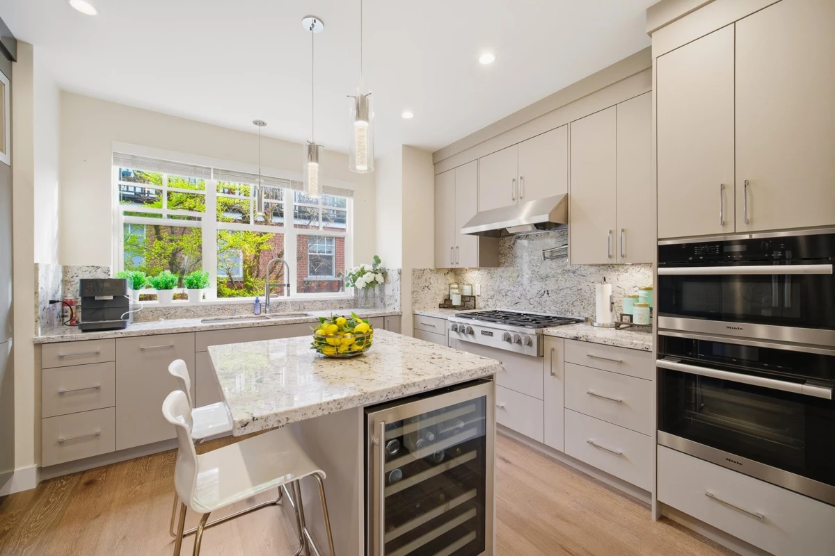 Dining Area Photo of 2160 W 8th Avenue, Vancouver, BC