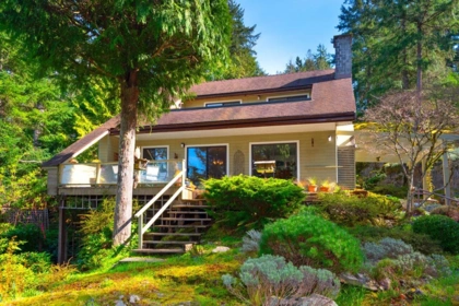Entry Foyer Photo of 839 Captain's Way, Bowen Island, BC