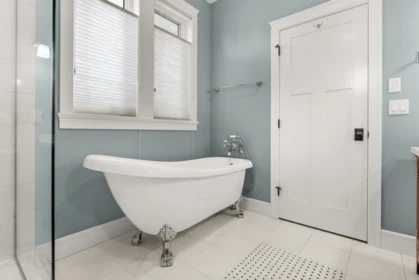 Powder Room Photo of 4896 12 Avenue, Delta, BC