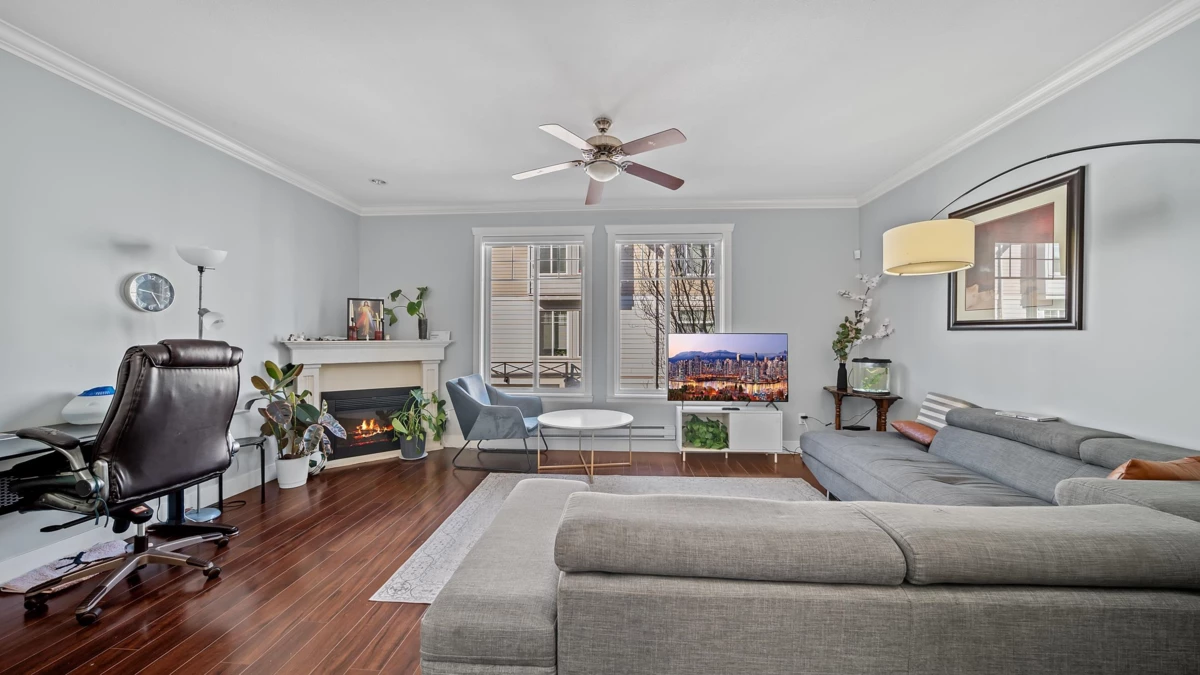 Living Room Photo of 40 15399 Guildford Drive, Surrey, BC