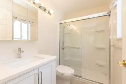 Guest Bathroom Photo of 15991 80 Avenue, Surrey, BC