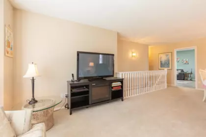 Kitchen Island Photo of 15991 80 Avenue, Surrey, BC