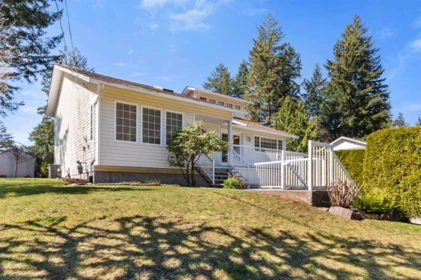 21376 Lakeview Crescent, Hope, BC, Hope — Single Family Residence for sale