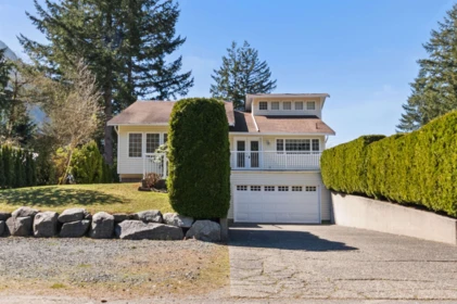 21376 Lakeview Crescent, Hope, BC, Hope — Single Family Residence for sale