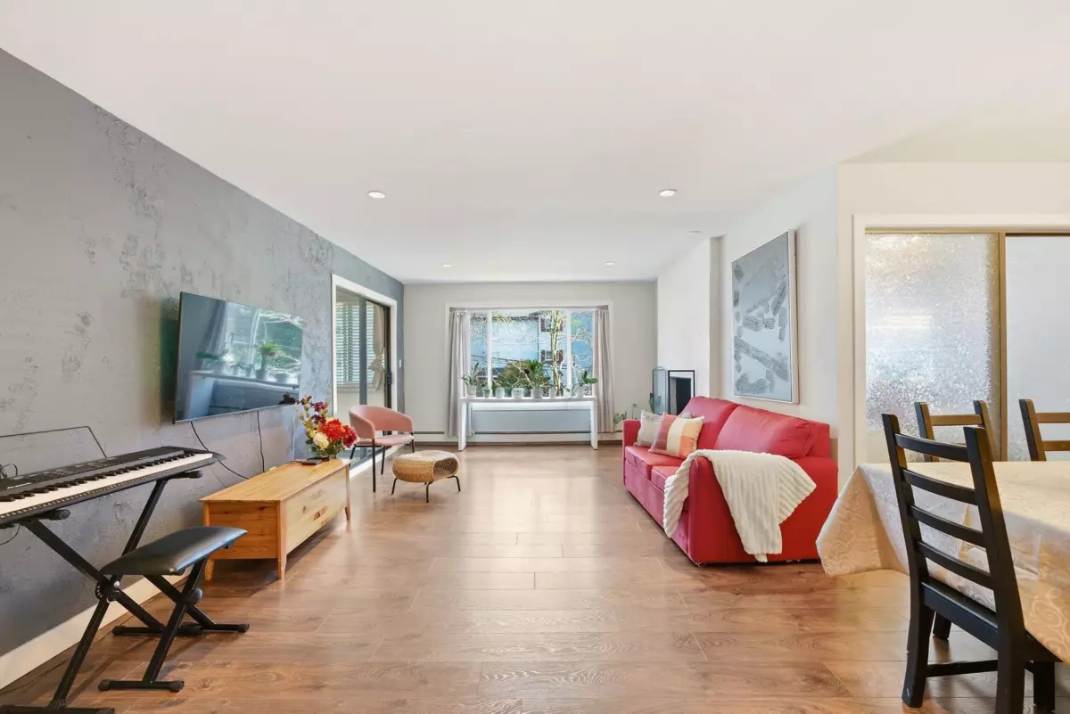 Living Room Photo of 301 1381 Martin Street, White Rock, BC