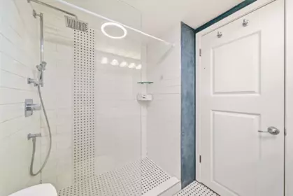 Guest Bathroom Photo of 301 1381 Martin Street, White Rock, BC