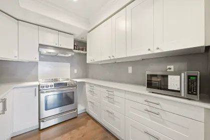 Kitchen Island Photo of 301 1381 Martin Street, White Rock, BC