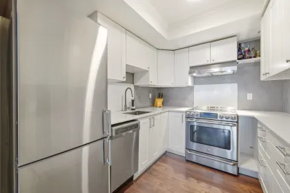 Kitchen Photo of 301 1381 Martin Street, White Rock, BC