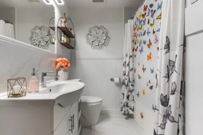 Guest Bathroom Photo of 9684 Maurice Street, Chilliwack, BC