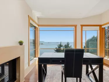 Entry Foyer Photo of 5812 Eagle Island, West Vancouver, BC