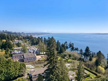 Breakfast Nook Photo of 13706 Marine Drive, White Rock, BC