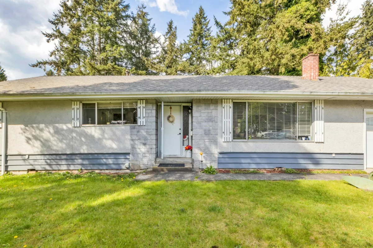 Living Room Photo of 19893 37a Avenue, Langley, BC