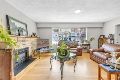 Kitchen Photo of 19893 37a Avenue, Langley, BC