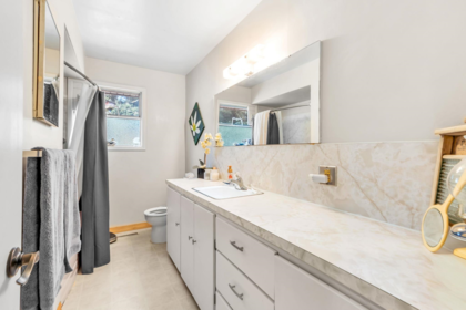 Primary Bathroom Photo of 19893 37a Avenue, Langley, BC