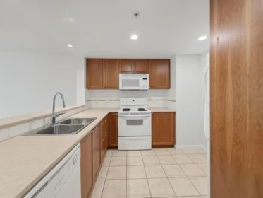 Kitchen Island Photo of 906 235 Guildford Way, Port Moody, BC