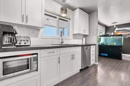 Kitchen Island Photo of 33580 5th Avenue, Mission, BC