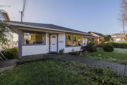 1038 Walls Avenue, Coquitlam, BC, Coquitlam — Half Duplex for sale