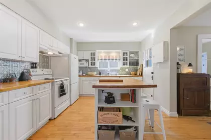 Kitchen Island Photo of 2029 Philip Avenue, North Vancouver, BC