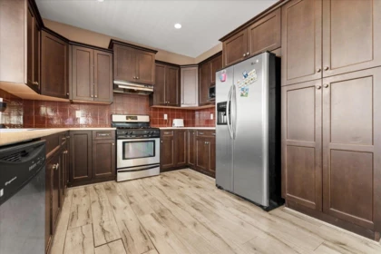 Kitchen Island Photo of 5726 Kestrel Drive, Chilliwack, BC