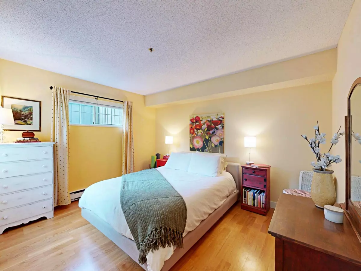 Family Room Photo of 103 735 W 15 Avenue, Vancouver, BC