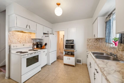 Kitchen Photo of 2578 Oxford Street, Vancouver, BC
