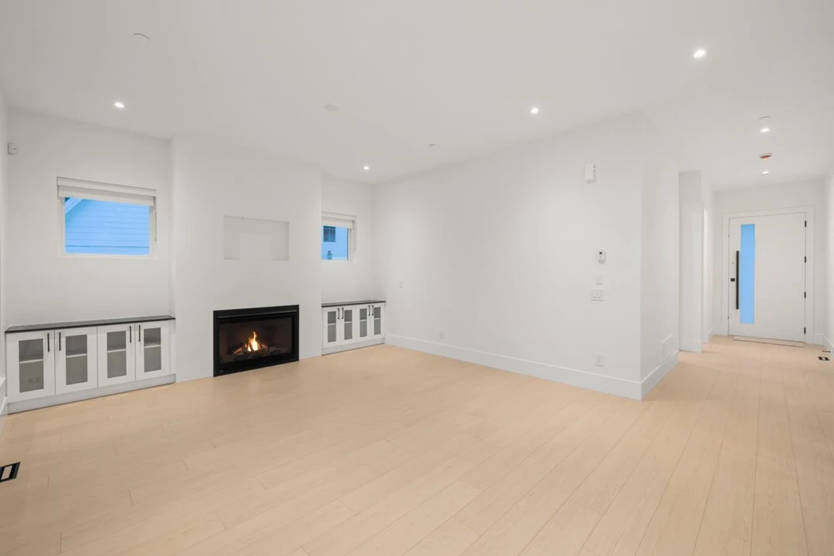 Family Room Photo of 1 35133 Christina Place, Abbotsford, BC