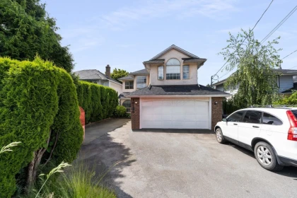 Powder Room Photo of 10180 River Drive, Richmond, BC