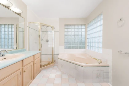 Primary Bathroom Photo of 10180 River Drive, Richmond, BC