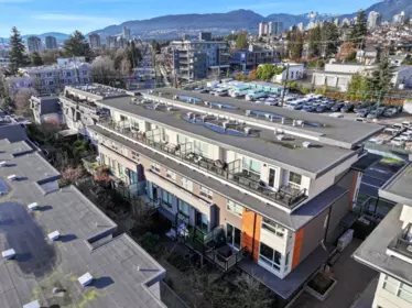 Hot Tub / Spa Photo of 7 533 E 3rd Street, North Vancouver, BC
