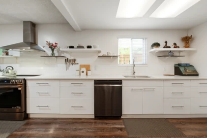 Kitchen Island Photo of 3358 Jervis Street, Port Coquitlam, BC