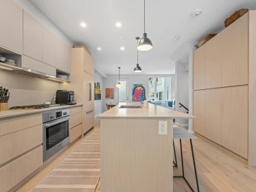 Kitchen Island Photo of 31 528 E 2nd Street, North Vancouver, BC
