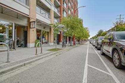 Laundry Room Photo of 417 221 Union Street, Vancouver, BC