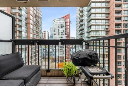 Guest Bathroom Photo of 1203 969 Richards Street, Vancouver, BC