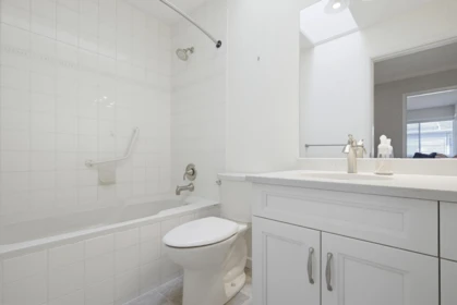Hallway Photo of 1 32615 Murray Avenue, Abbotsford, BC