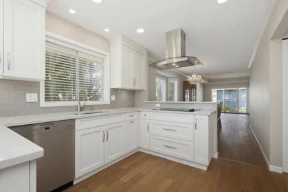 Kitchen Photo of 1 32615 Murray Avenue, Abbotsford, BC