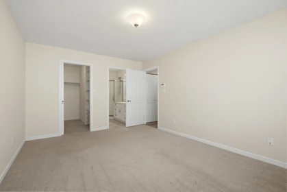 Laundry Room Photo of 1 32615 Murray Avenue, Abbotsford, BC