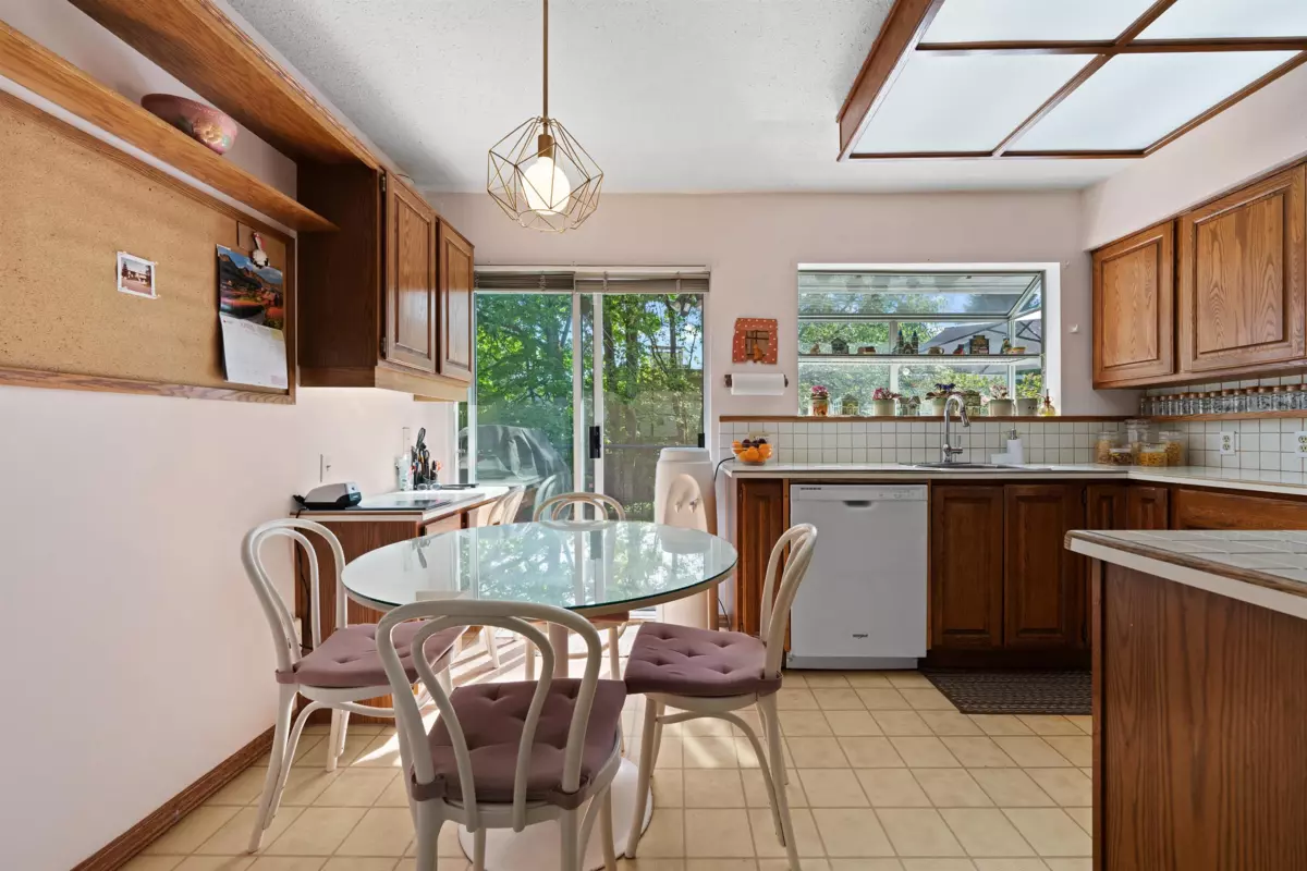 Dining Area Photo of 689 Poplar Street, Coquitlam, BC