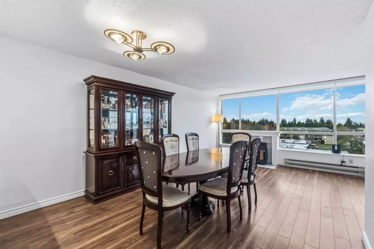 Dining Area Photo of 701 14881 103a Avenue, Surrey, BC