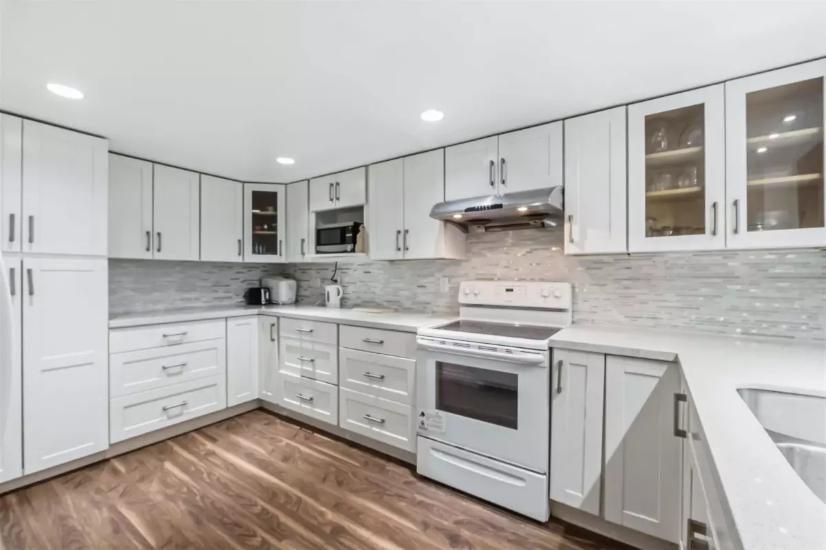 Living Room Photo of 701 14881 103a Avenue, Surrey, BC