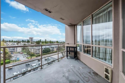 Powder Room Photo of 701 14881 103a Avenue, Surrey, BC
