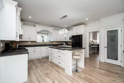 Kitchen Island Photo of 12761 60a Avenue, Surrey, BC