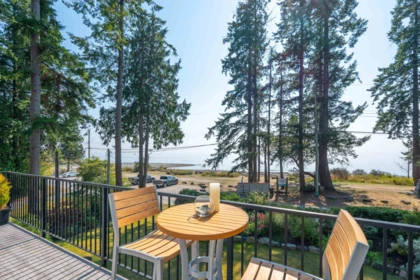 Front Yard Photo of 1590 Ocean Beach Esplanade, Gibsons, BC