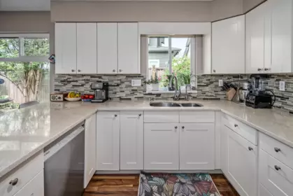 Kitchen Island Photo of 10350 Hollybank Drive, Richmond, BC